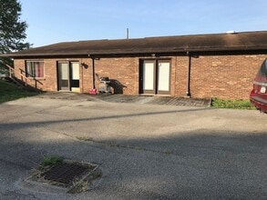 Building Photo - 303 Seneca Ln