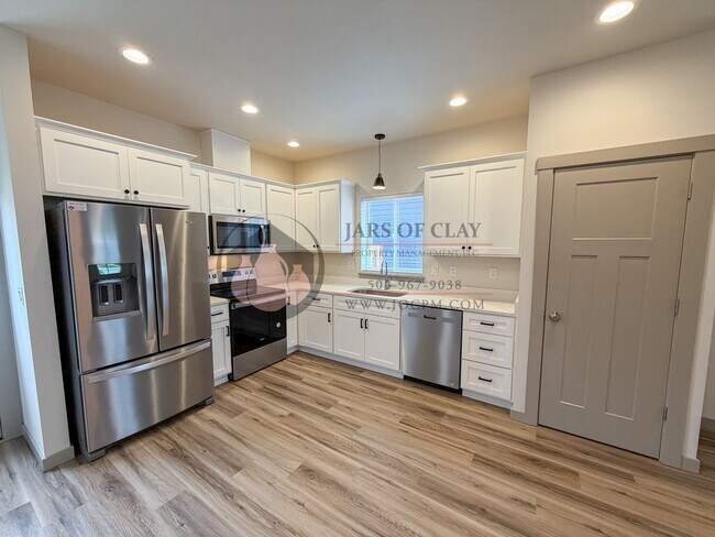 Foto del edificio - Newer Build- Ready for Move In