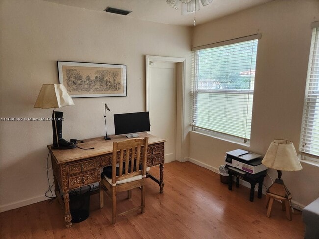 Foto del edificio - 217 Iroquois St