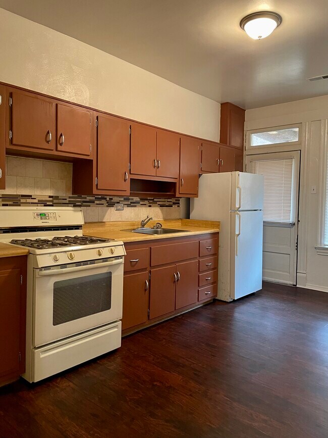 Foto del edificio - 674 Middle Ave