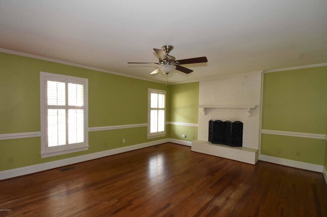 Building Photo - 307 Baytree Dr