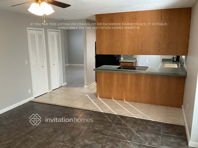 Foto del edificio - 1648 Raymore St NW