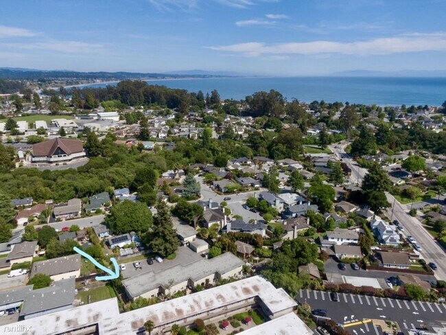 Building Photo - 2 br, 1.5 bath Condo - 721 Rosedale Avenue