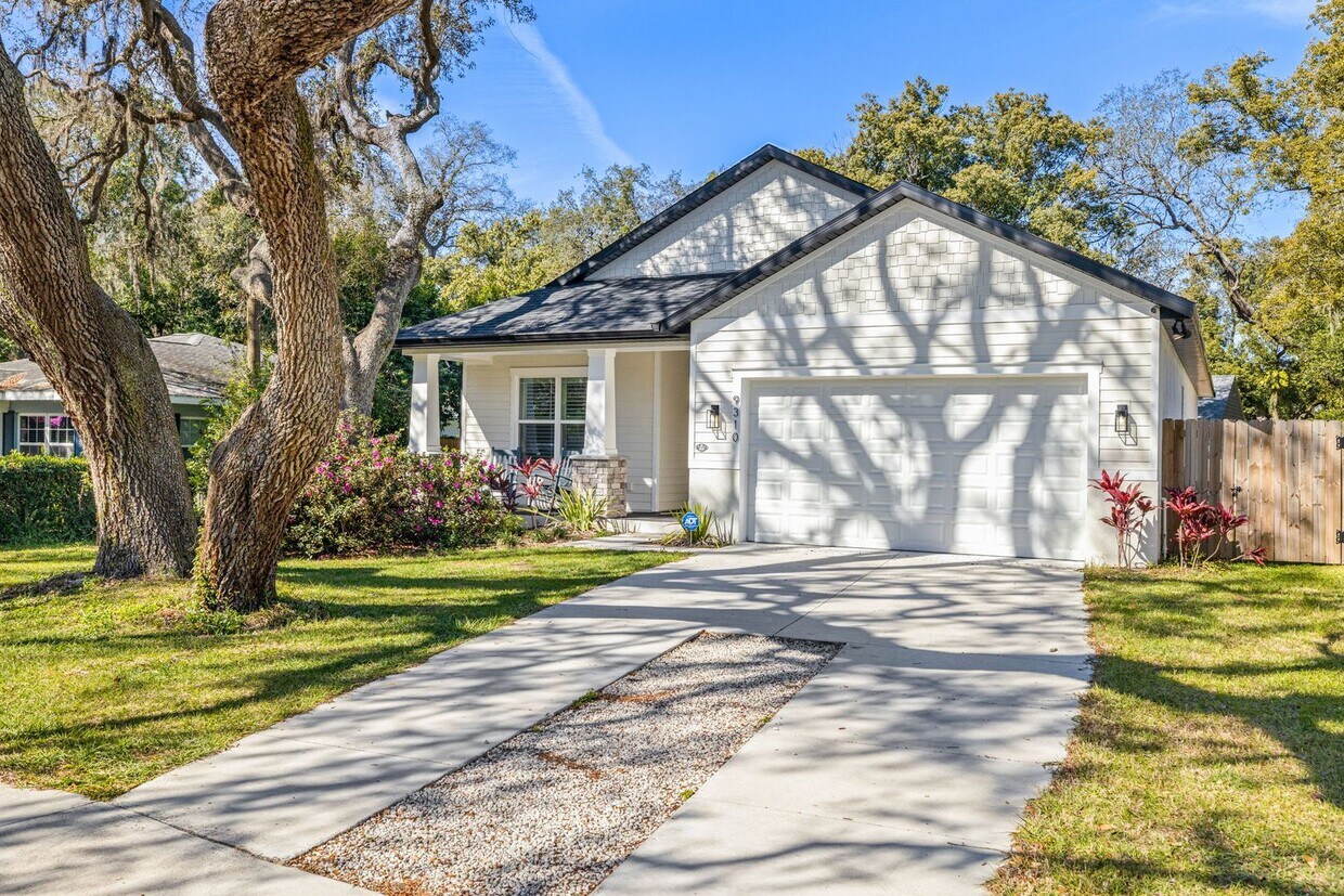 Primary Photo - Captivating Modern Farmhouse Rental in Tampa