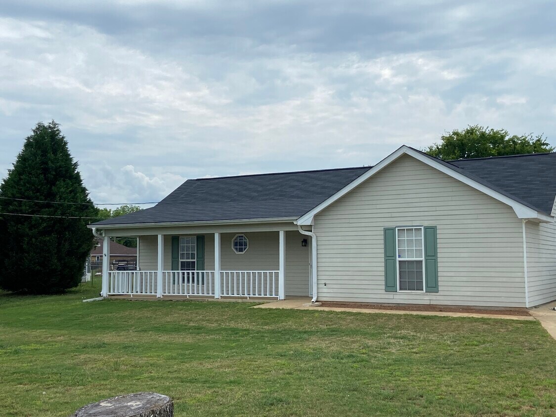 Primary Photo - 28 Fallowfield Dr
