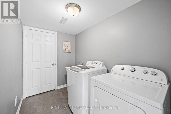 Building Photo - 403 Gerardia Ln