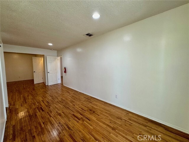 Foto del edificio - 1372 W 36th St