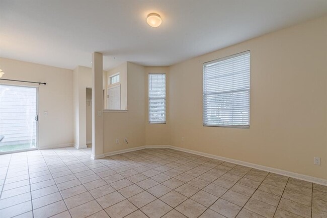Building Photo - 1612 Sanders