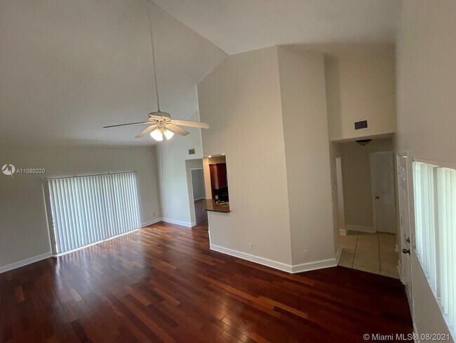 Foto del edificio - 3441 NW 44th St