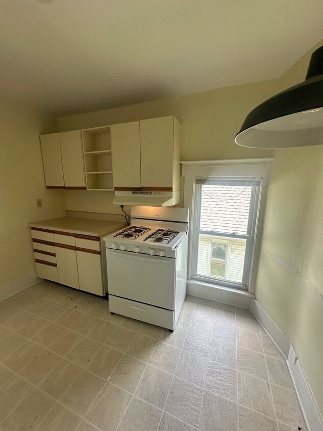 Building Photo - 608 W Columbia Ave