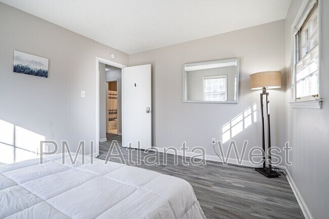 Foto del edificio - 2135 Knighton Dr