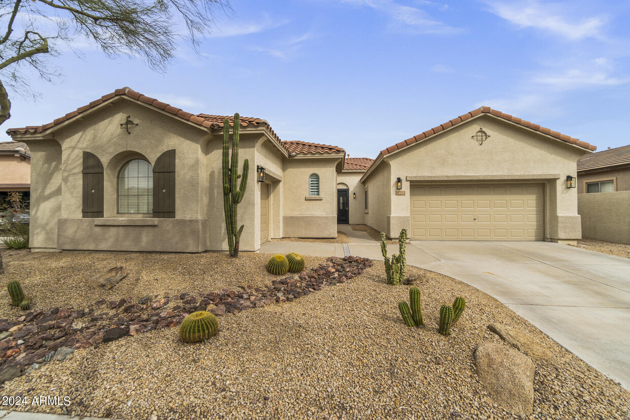 Primary Photo - 2410 W Aloe Vera Dr