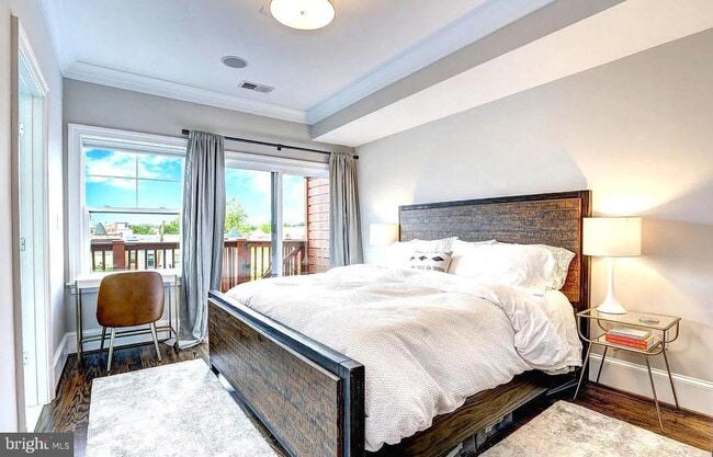 Building Photo - 3624 10th St NW