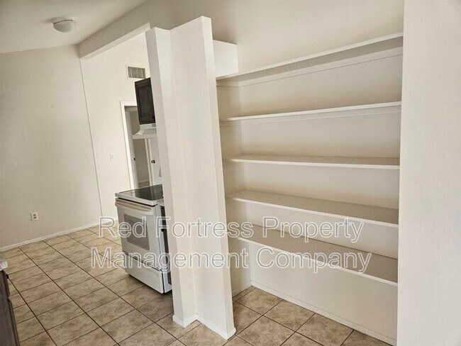 Foto del edificio - 1635 Newport Ct