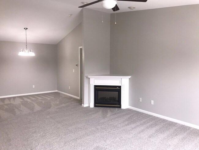 Foto del edificio - Sharp 2 bedroom, 2 bath upper condo in Not...