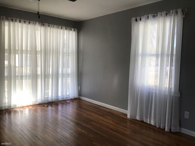 Building Photo - 3 br, 1 bath House - 52 S Maple St