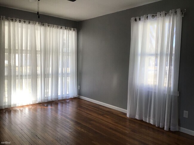 Foto del edificio - 3 br, 1 bath House - 52 S Maple St