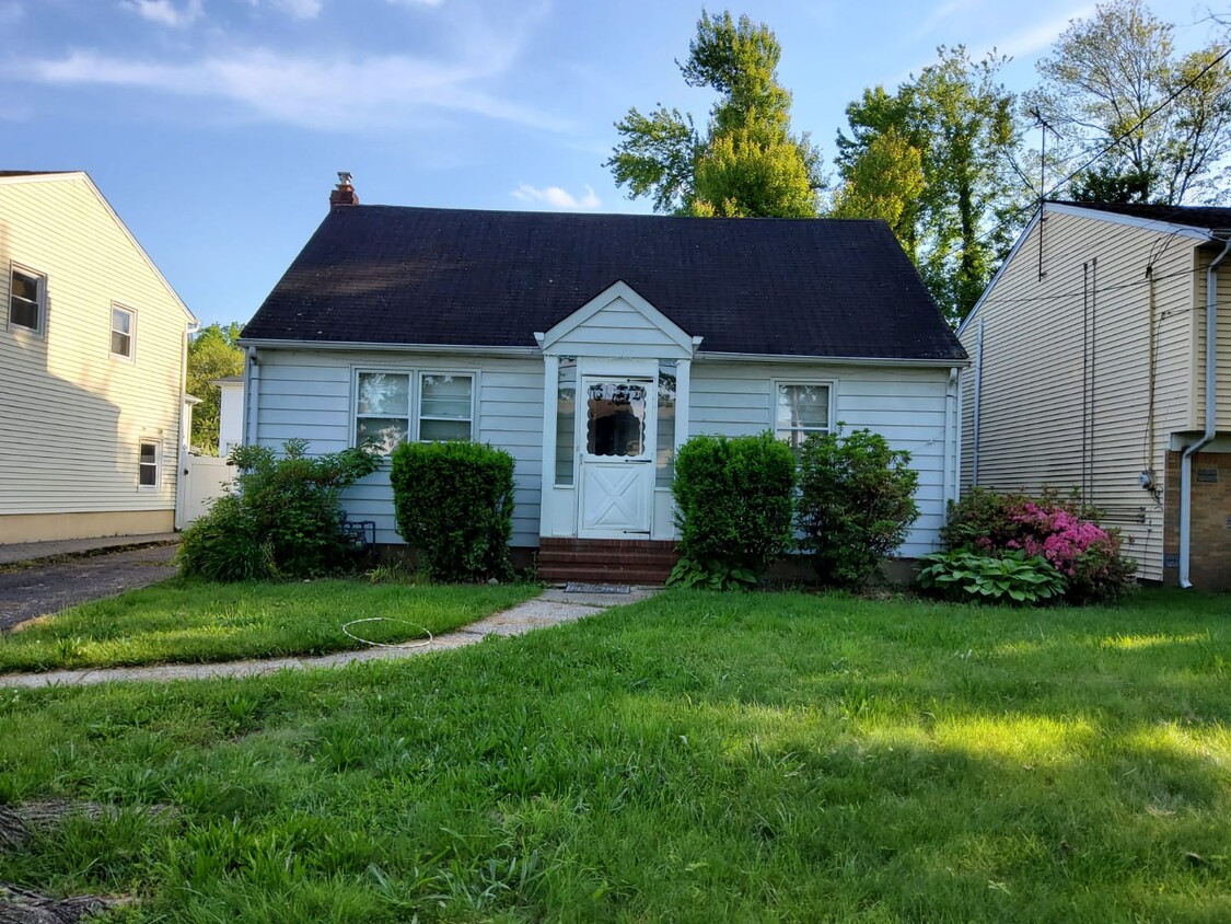 Primary Photo - 230 Dermody St