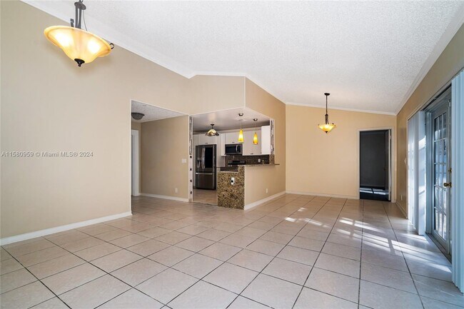 Building Photo - 9239 Southampton Pl