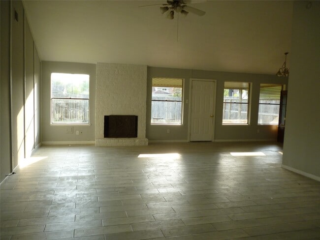 Building Photo - 2822 Mesquite Dr
