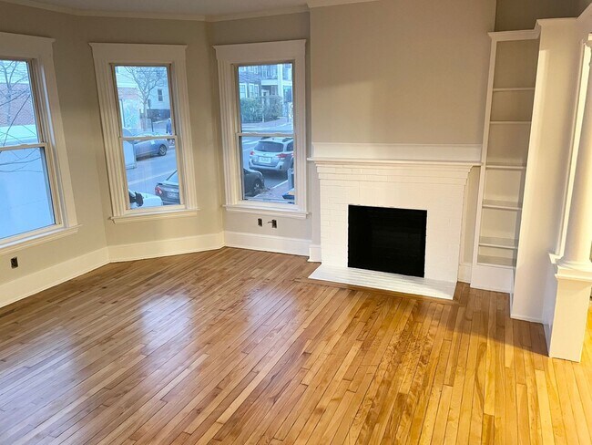 Building Photo - 94 Mellen St