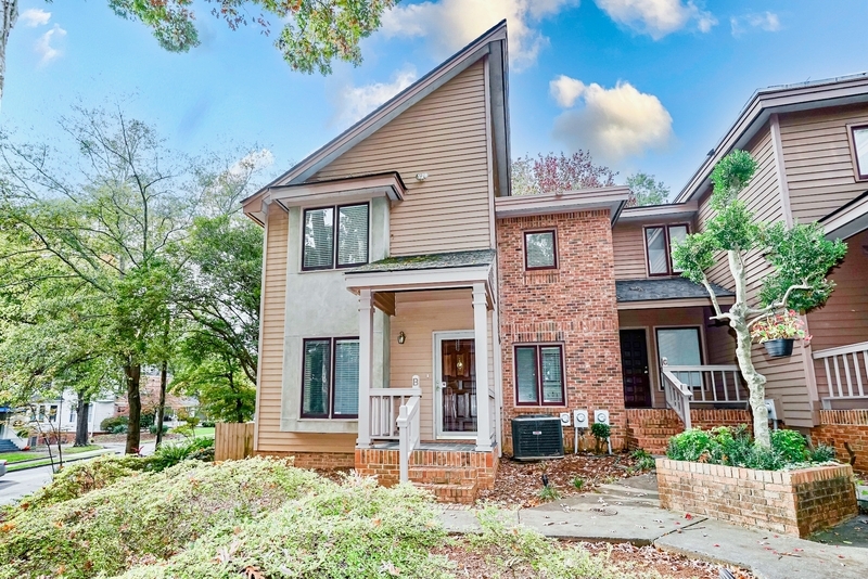 Primary Photo - 231 E Park Ave