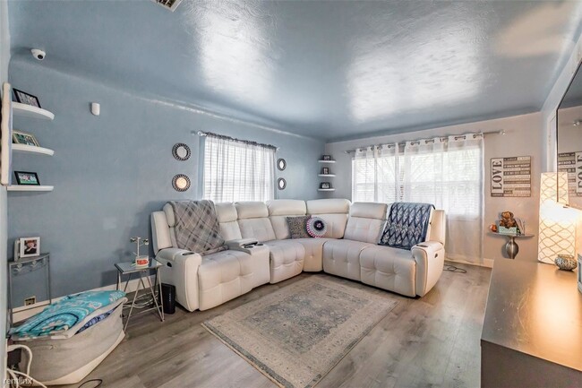 Building Photo - 3 br, 2 bath House - 5655 1St Avenue N