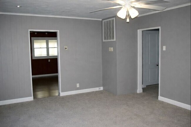 Foto del edificio - Under Renovation - Coming Soon - 2 Bed, 1 Bath - Parsons, KS