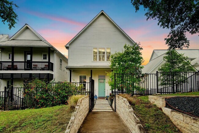 Foto del edificio - 4810 Springdale Rd