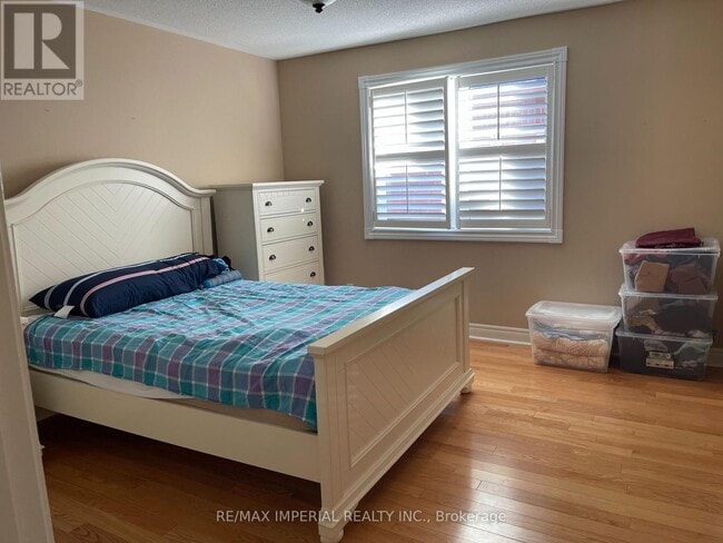 Building Photo - 21 Ormsby Ct