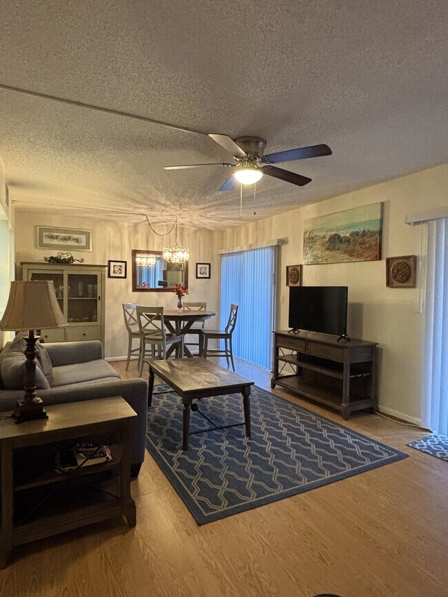 Foto del edificio - 120 Hibiscus Woods Ct