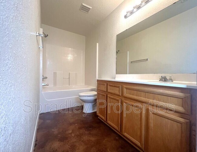Building Photo - 5508B Luxor Dr