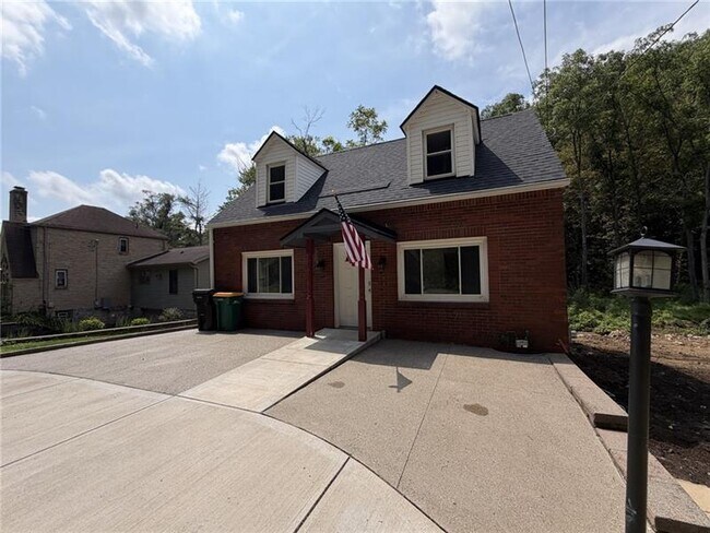 Foto del edificio - 1113 Rochester Rd