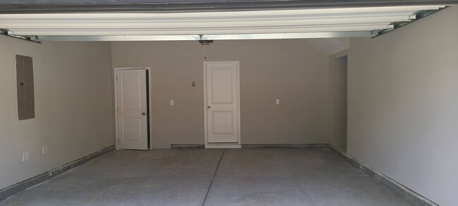 Building Photo - 4560 Mikajack Dr SE