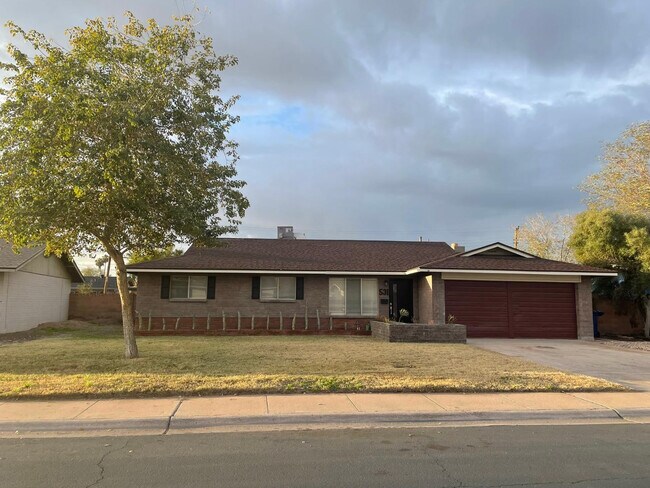 Building Photo - 531 E Laguna Dr
