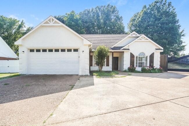Building Photo - 5985 Eagle Ln