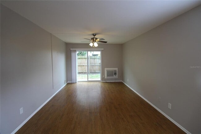 Foto del edificio - 3001 Bee Ridge Rd