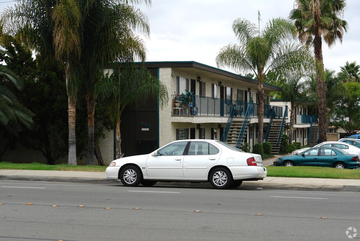 Primary Photo - 998 S Mollison Ave