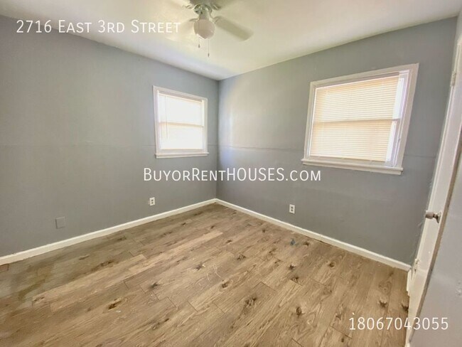 Foto del edificio - 2716 E 3rd St