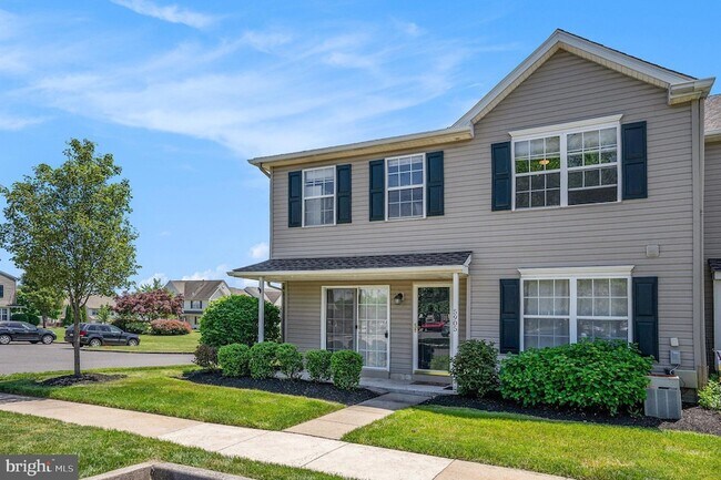 Building Photo - 5905 Drawbridge Ct