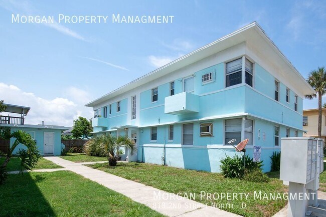 Building Photo - Studio Apt Just Two Blocks to the Beach!