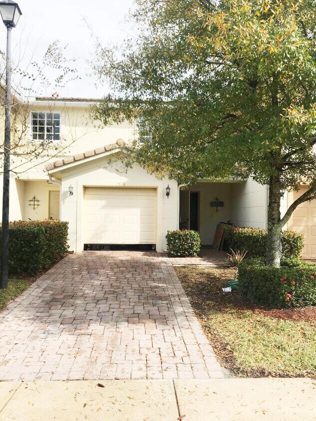 2426 Marshfield Ct, Port Saint Lucie, FL 34953 Townhome Rentals in