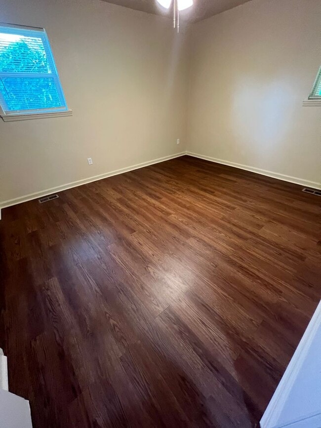 Foto del edificio - Nice Spacious 3 Bed 1.5 Bath House Total Electric.  Yard Care Included.  Fridge & Washer and Drye...