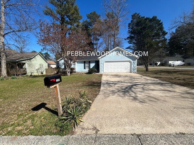 Building Photo - 2599 Candler Way SW