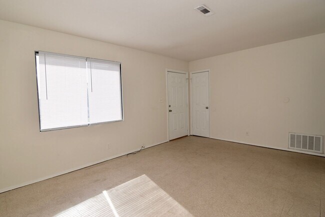 Building Photo - 4 Beds/2 Baths - All Electric - Section 8 OK