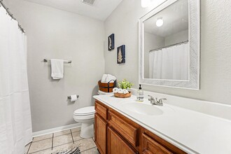 Building Photo - 2705 Clara Ln