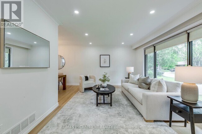 Building Photo - 564 Dynes Rd