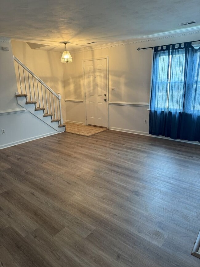 Building Photo - Charming 2 Bedroom in Churchland