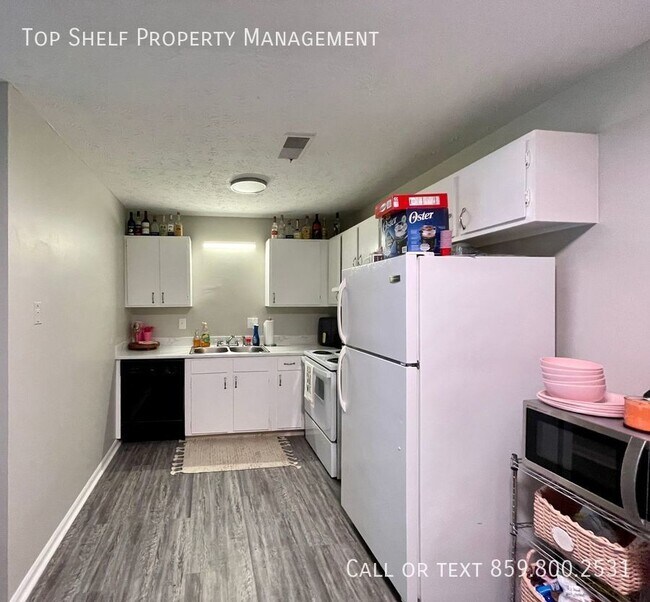Building Photo - Coming Soon! 2 Bedroom Off Alumni Drive Cl...