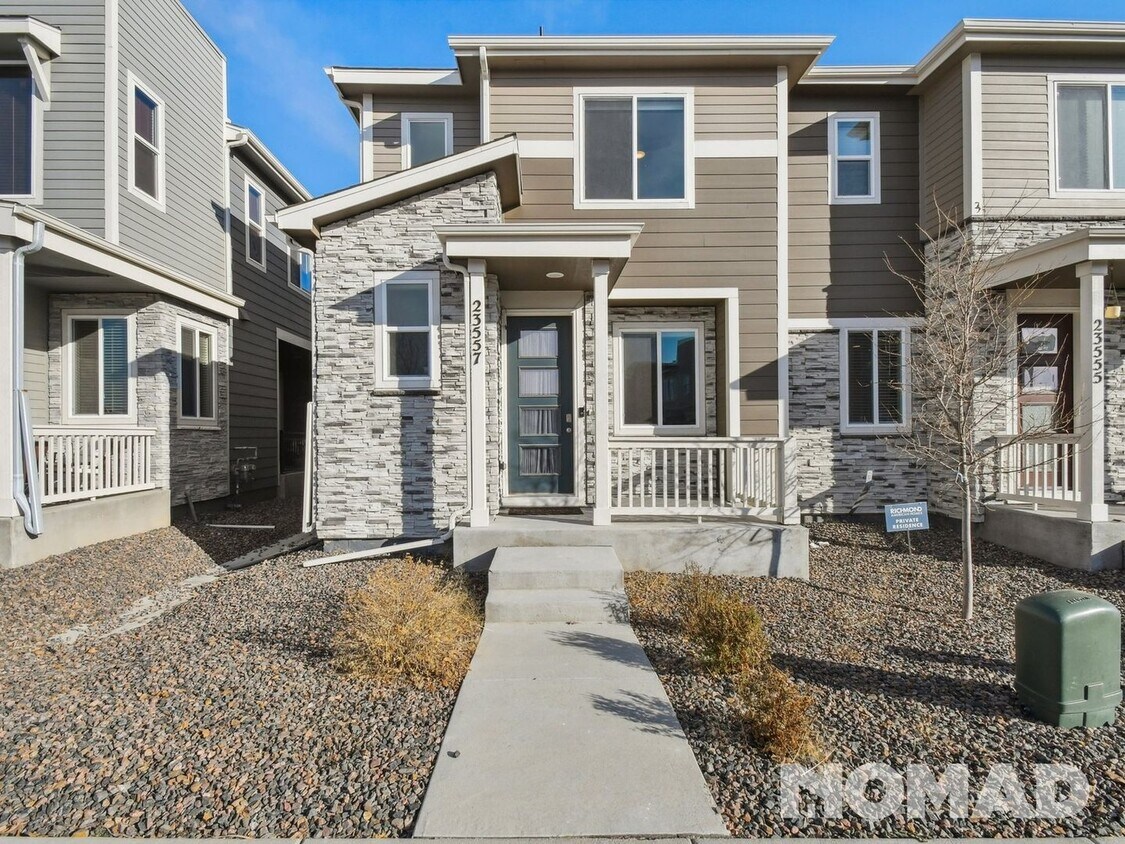 Primary Photo - 3 Bedroom Townhome in Aurora